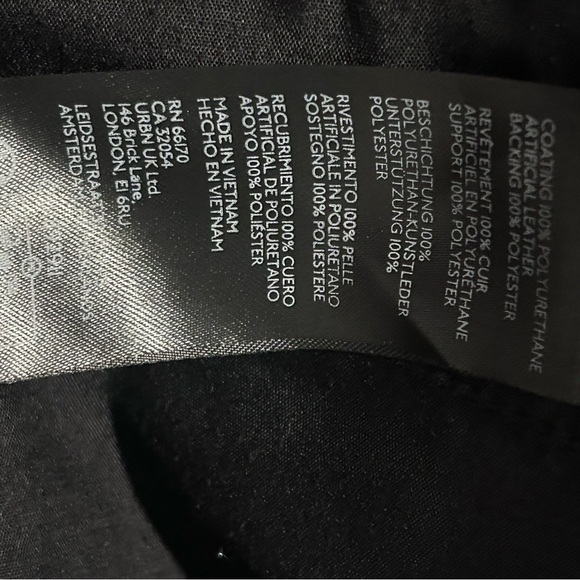 Silence + Noise Megan Faux Leather Moto Micro Mini Skirt Black Medium UO - Picture 11 of 11